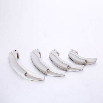 Buen precio Laringoscopio curvo de anestesia con luz LED y hoja de acero inoxidable duradera para intubación en línea