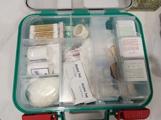 Buen precio Kit de primeros auxilios de 326 piezas ANSI/ISEA Z308.1-2015 Clase A/B FDA registrado en línea